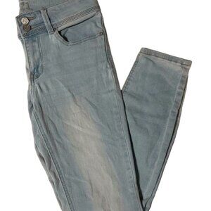 Women’s Light Wash Skinny Jeans